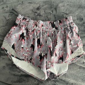 Lululemon Hotty Hot Shorts 2.5